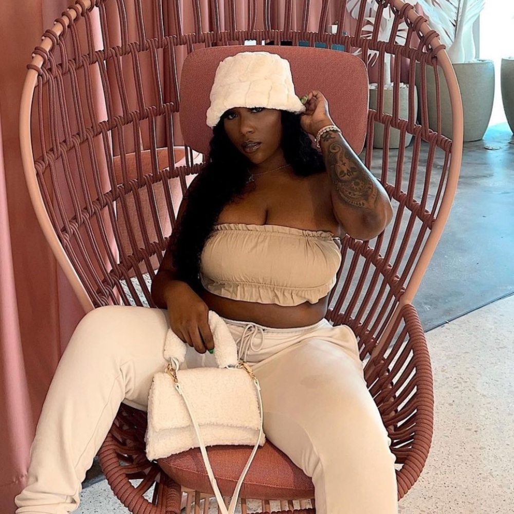 Crop top - Picture 2 of 3